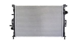 Радиатор охлаждения двигателя  Вольво s80